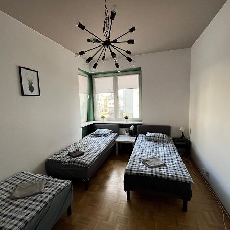 Pokoje Nowoursynowska Hostel Warsaw Exterior photo