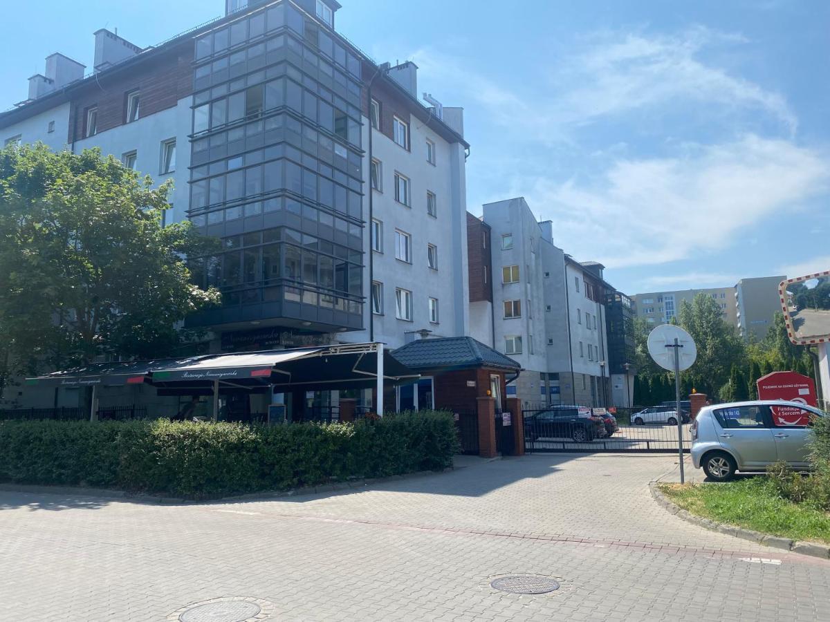 Pokoje Nowoursynowska Hostel Warsaw Exterior photo