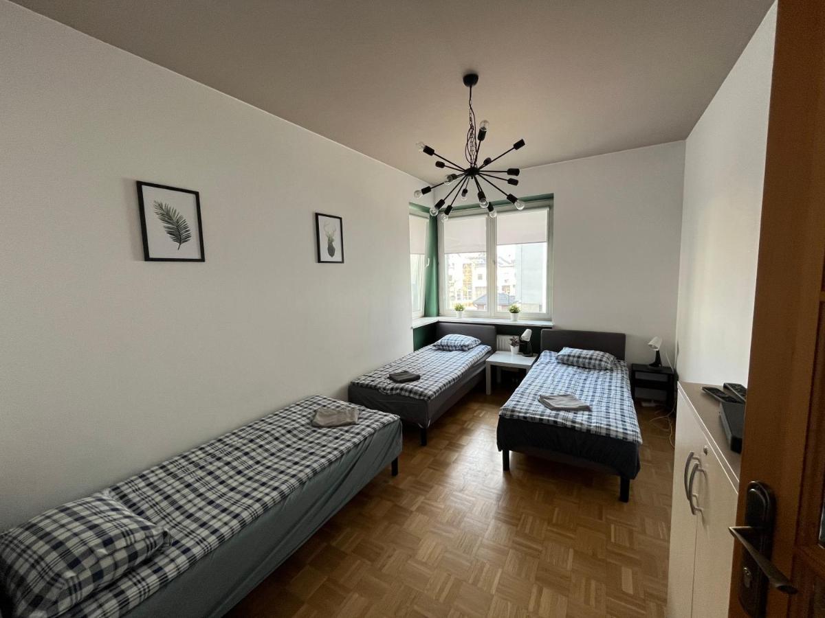 Pokoje Nowoursynowska Hostel Warsaw Exterior photo